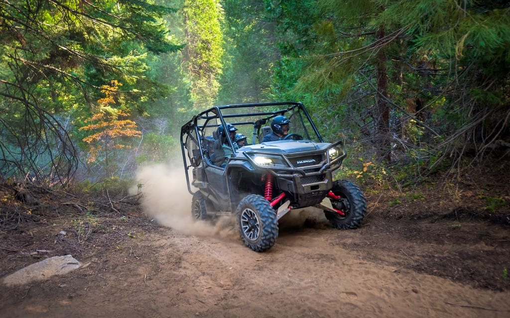 2017 Honda Pioneer 1000 LE with I-4WD Preview