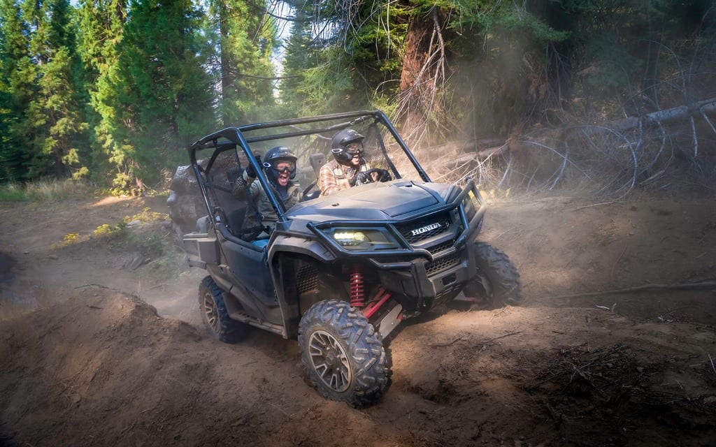2017 Honda Pioneer 1000 LE with I-4WD Preview