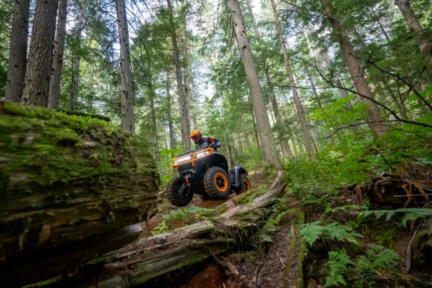 The suspension improves the handling of the Outlander XT-P 1000R.